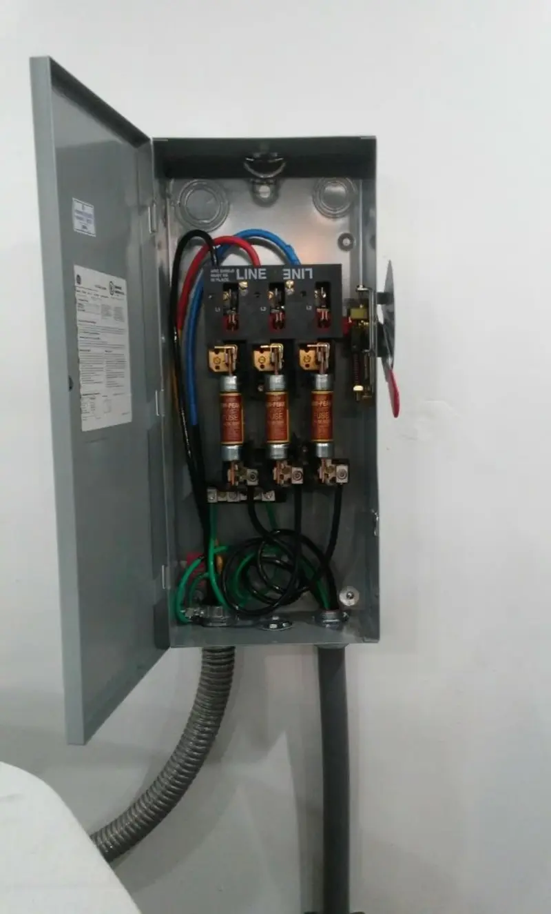Three-phase disconnect switch installed for Smoke Detector Installation in Country Club